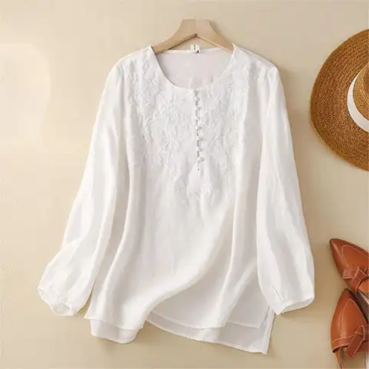 Délicate blouse en lin à broderie