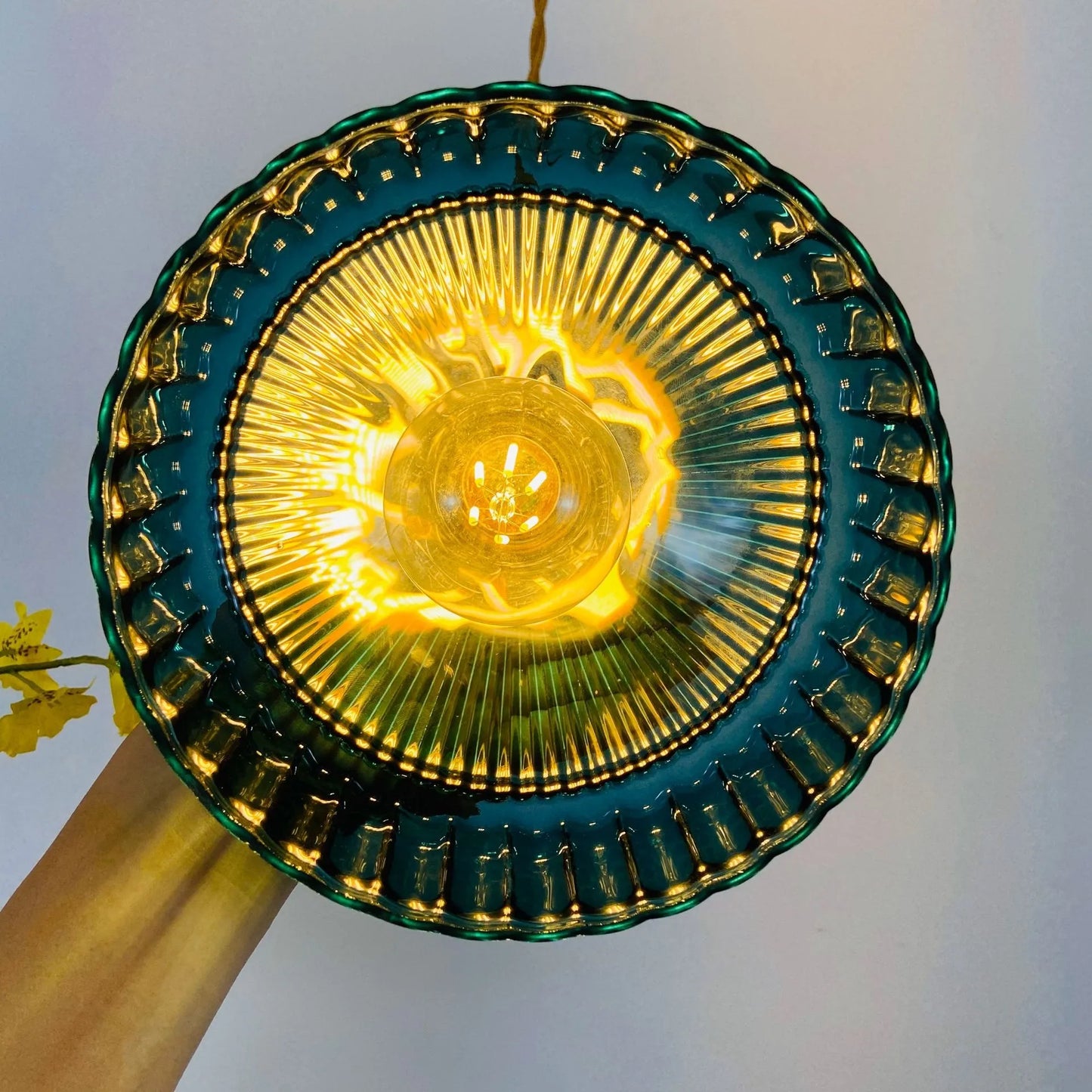 Petit lustre en verre et laiton