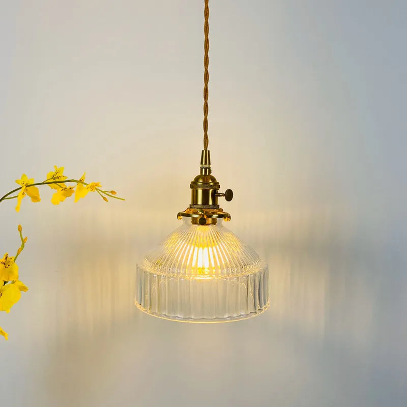 Petit lustre en verre et laiton