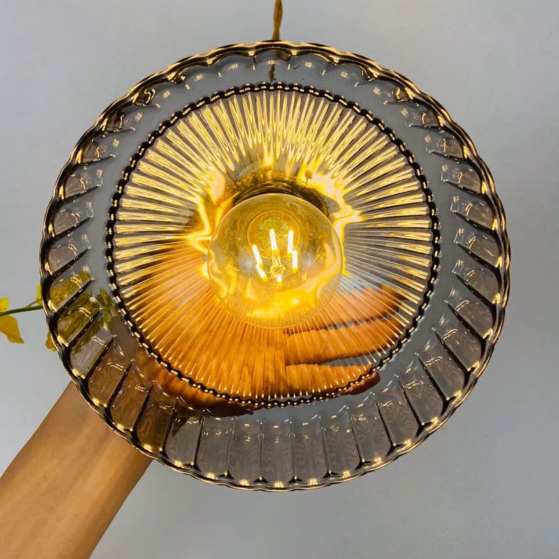 Petit lustre en verre et laiton