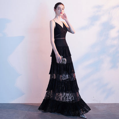Robe de soirée noire à dentelle transparente