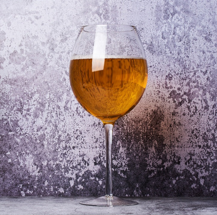 Coupe géante pour amateurs d'alcool