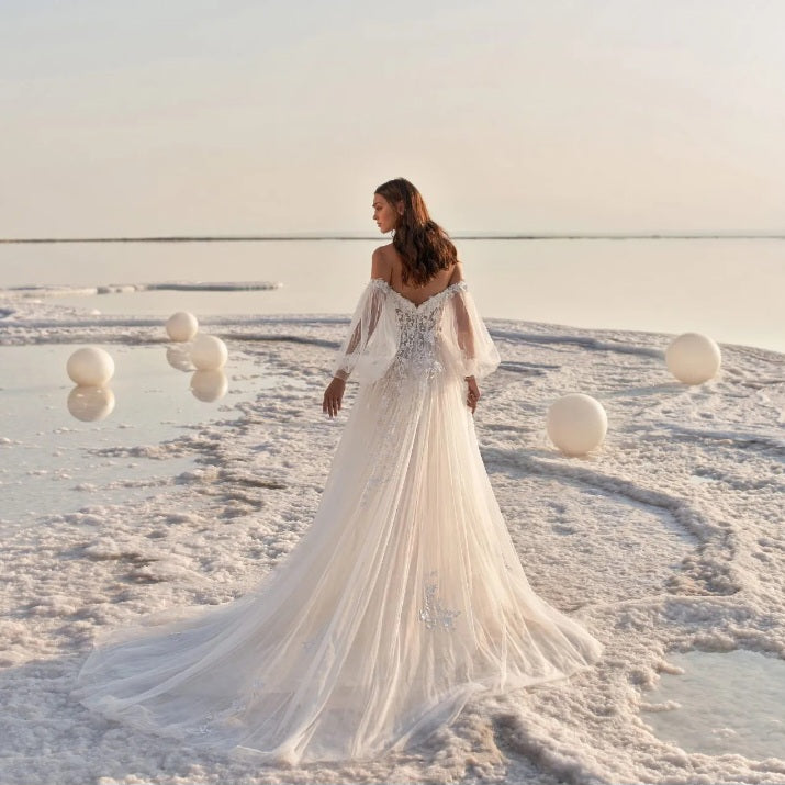 Robe de mariée diaphane à manches bouffantes