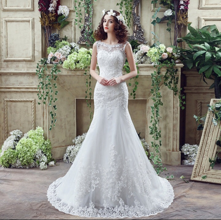 Robe de mariée classique à coupe sirène en satin sans manches