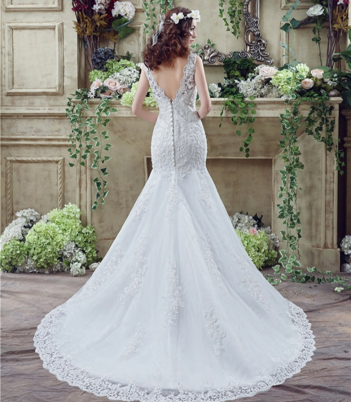 Robe de mariée classique à coupe sirène en satin sans manches