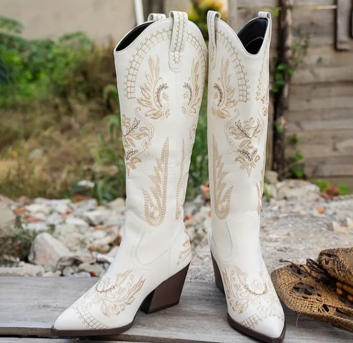 Bottes de cowgirl à enfiler en blanc ou rose