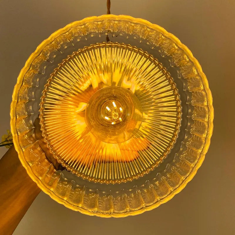Petit lustre en verre et laiton