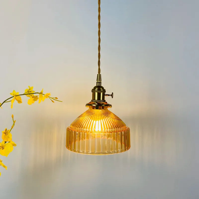 Petit lustre en verre et laiton