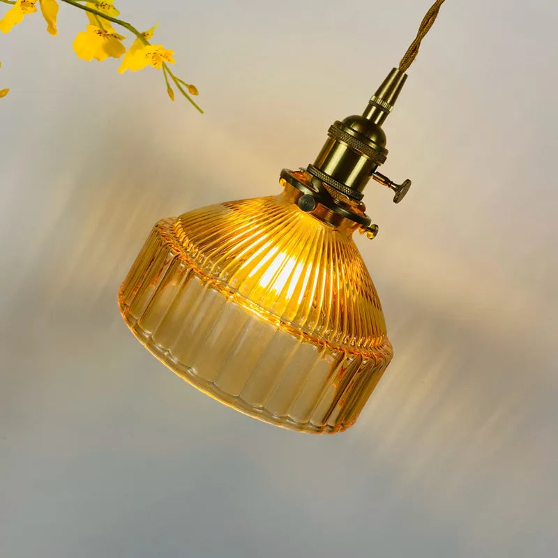 Petit lustre en verre et laiton