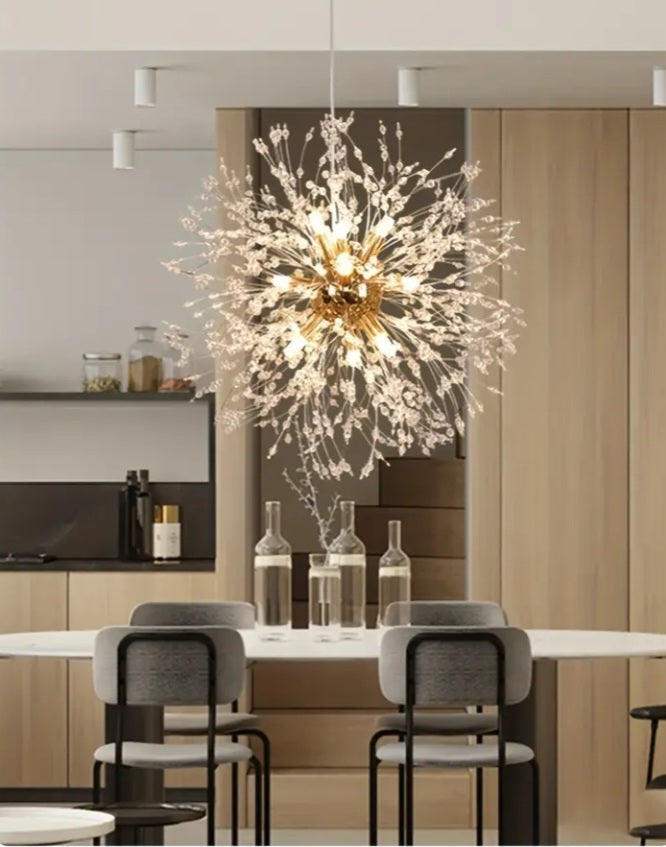 Lustre doré deluxe à 8 têtes garni de cristal