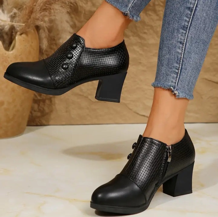 Chaussure tout aller à bout pointu arrondi et talon carré