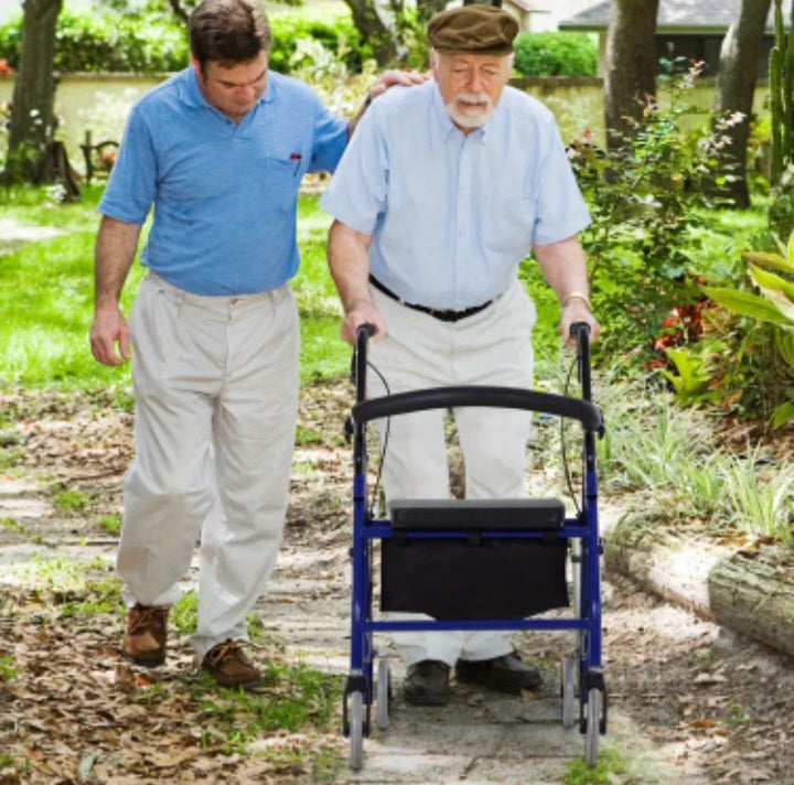 Aide à la marche de type déambulateur
