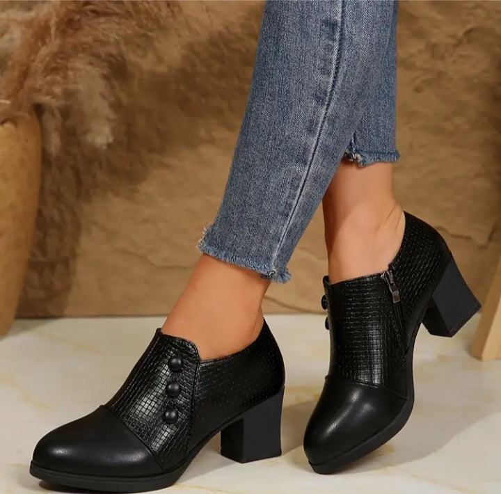 Chaussure tout aller à bout pointu arrondi et talon carré