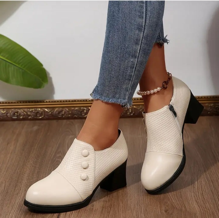 Chaussure tout aller à bout pointu arrondi et talon carré