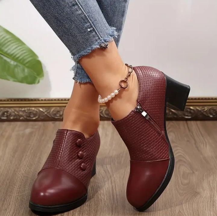 Chaussure tout aller à bout pointu arrondi et talon carré