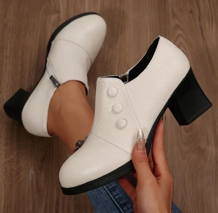 Chaussure tout aller à bout pointu arrondi et talon carré