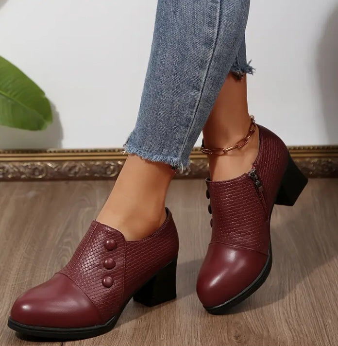 Chaussure tout aller à bout pointu arrondi et talon carré