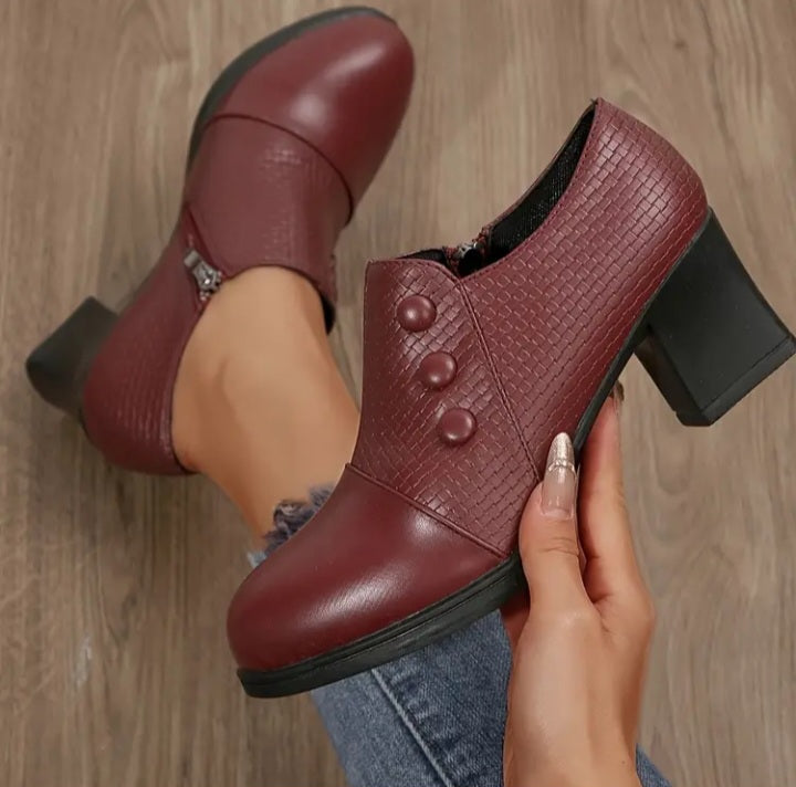 Chaussure tout aller à bout pointu arrondi et talon carré