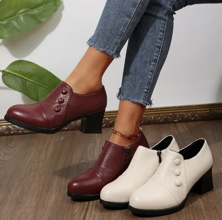 Chaussure tout aller à bout pointu arrondi et talon carré