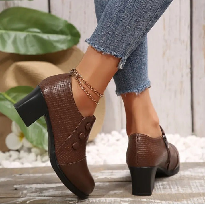 Chaussure tout aller à bout pointu arrondi et talon carré