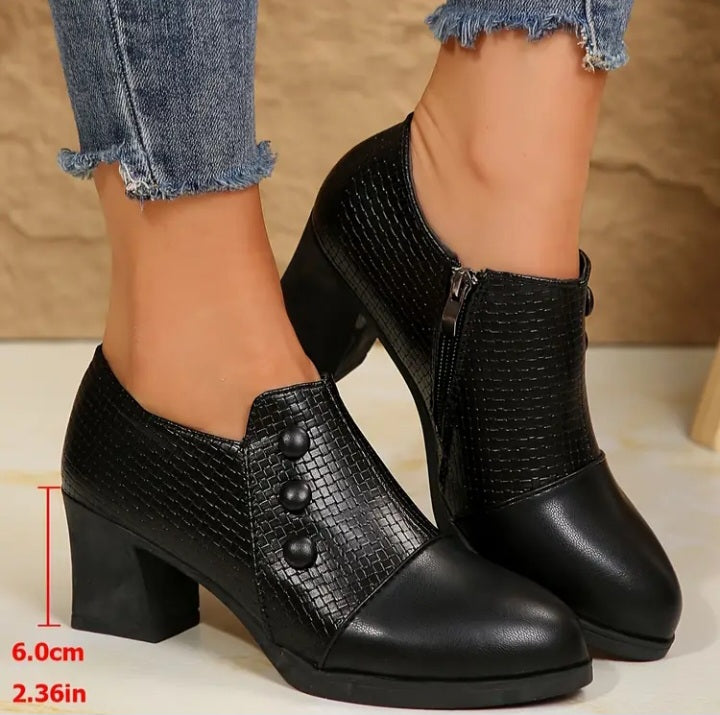 Chaussure tout aller à bout pointu arrondi et talon carré