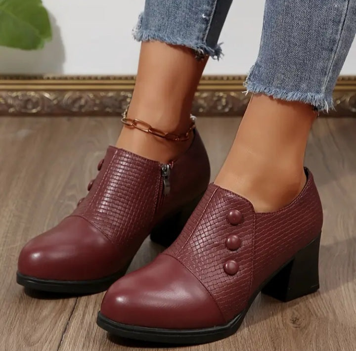 Chaussure tout aller à bout pointu arrondi et talon carré