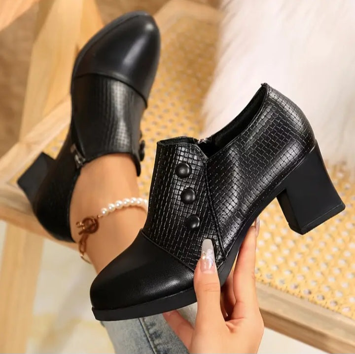 Chaussure tout aller à bout pointu arrondi et talon carré