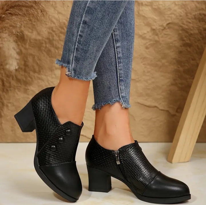 Chaussure tout aller à bout pointu arrondi et talon carré