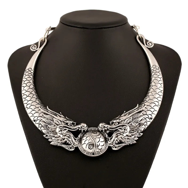 Collier Règne du Dragon en argent ancien