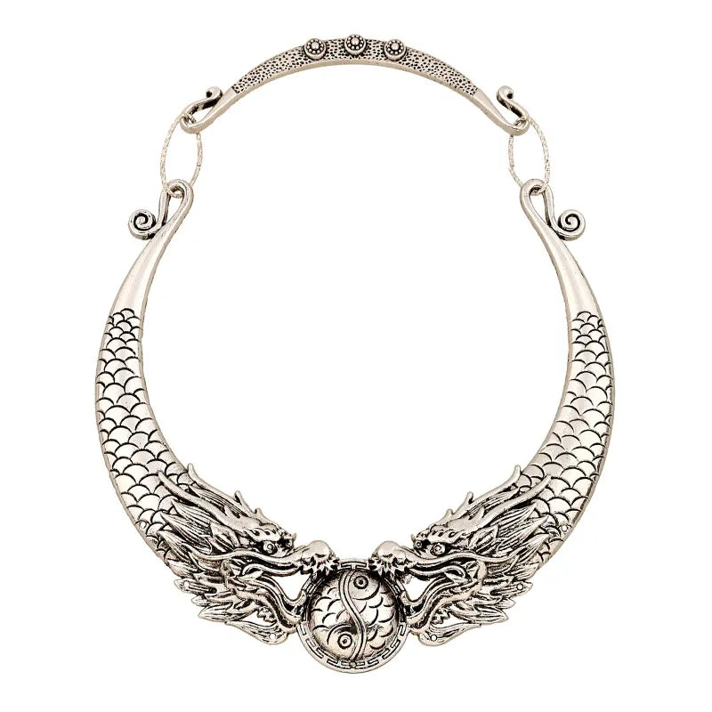 Collier Règne du Dragon en argent ancien