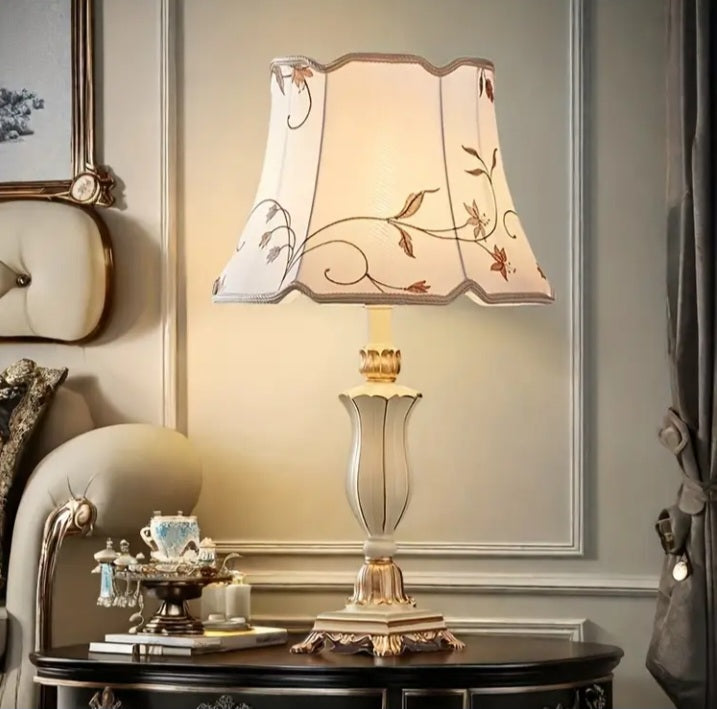 Lampe de table élégante de style victorien