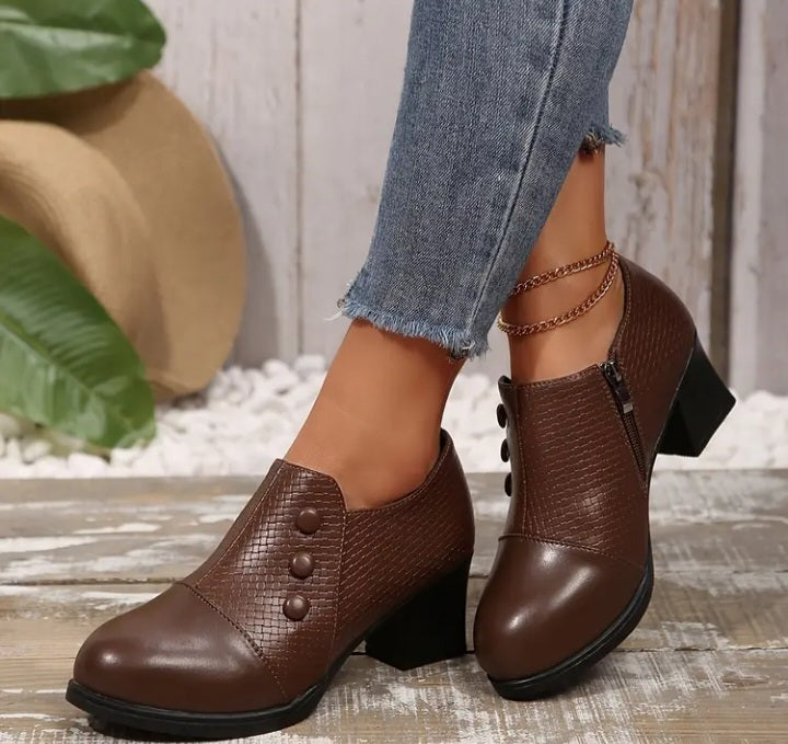 Chaussure tout aller à bout pointu arrondi et talon carré