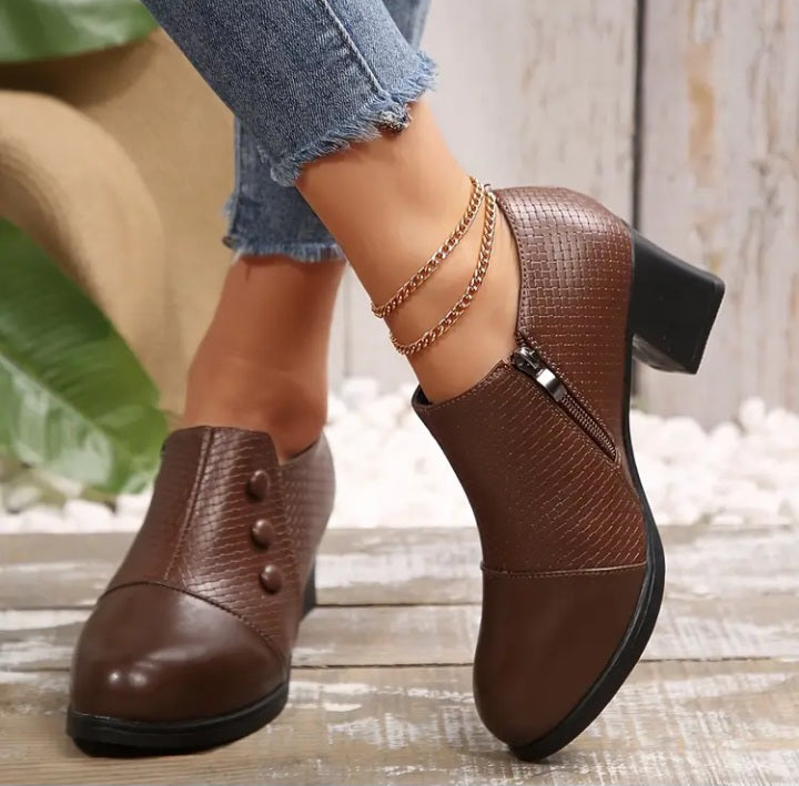 Chaussure tout aller à bout pointu arrondi et talon carré