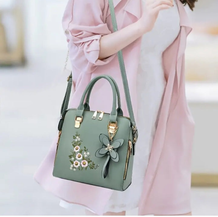 Joli sac à main d'été à broderie florale