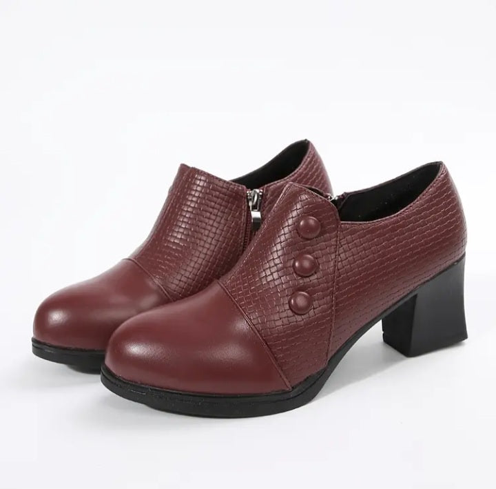Chaussure tout aller à bout pointu arrondi et talon carré