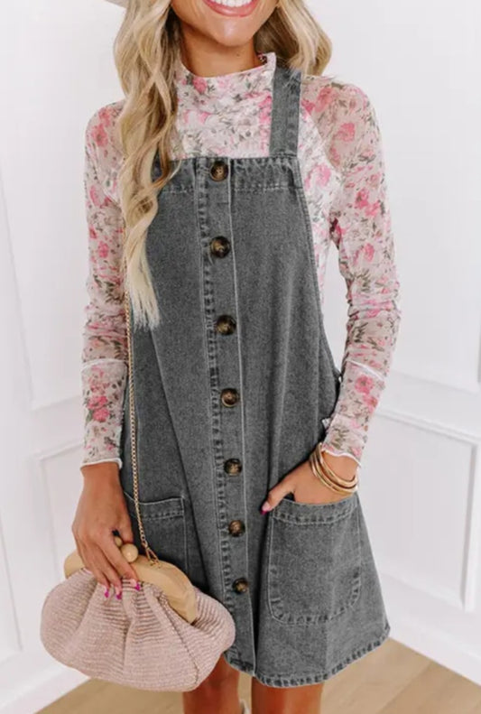 Petite robe en jeans boutonnée