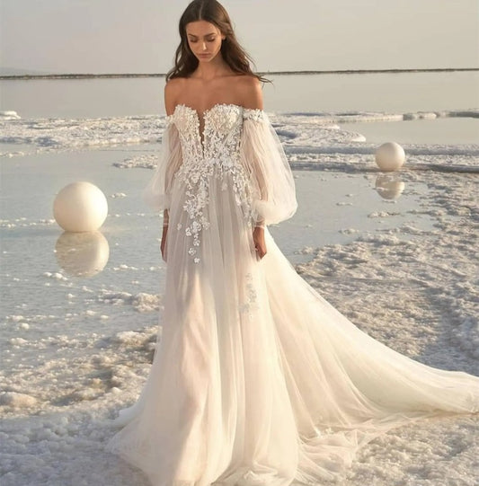 Robe de mariée diaphane à manches bouffantes