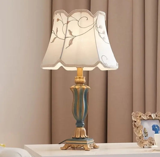 Lampe de table élégante de style victorien