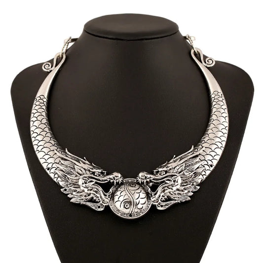 Collier Règne du Dragon en argent ancien