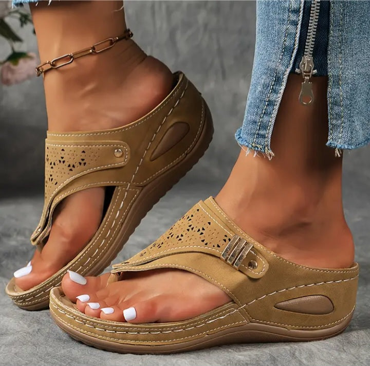 Sandales mi-hautes à motifs géométriques